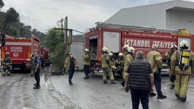 İstanbul'da bir fabrikada kimyasal tepkime nedeniyle iş&ccedil;iler tahliye edildi