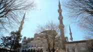 İstanbul&#039;da &#039;camilerin gerdanlığı&#039; mahyalar asılıyor