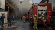 İstanbul&#039;da geri dönüşüm tesisinde çıkan yangın kontrol altına alındı