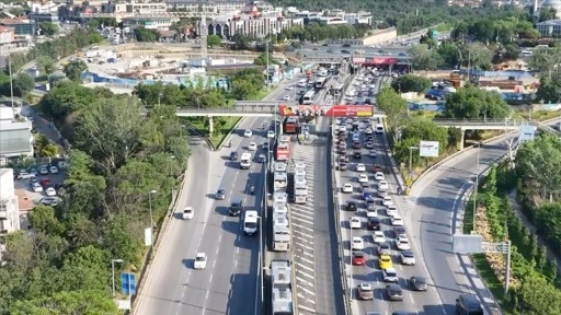 İstanbul'da haftanın ilk iş gününde trafik yoğunluğu yaşanıyor
