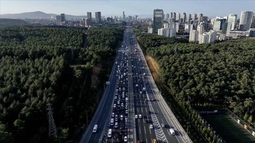 İstanbul'da haftanın son iş gününde trafik yoğunluğu yaşanıyor