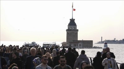 İstanbul'da hava sıcaklığı 23 dereceyi g&ouml;rd&uuml;
