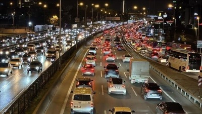 İstanbul'da iftar &ouml;ncesi trafik yoğunluğu y&uuml;zde 83'e y&uuml;kseldi