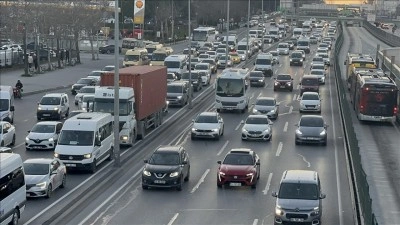 İstanbul'da iftar &ouml;ncesi trafik yoğunluğu y&uuml;zde 85'e &ccedil;ıktı