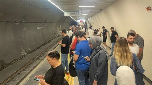 İstanbul'da M3 Bakırköy-Kayaşehir Metro Hattı'nda teknik arıza nedeniyle yoğunluk oluştu