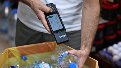 İstanbul'da mahalle esnafı Mobil DOA cihazıyla i&ccedil;ecek ambalajı iadesi toplamaya başladı