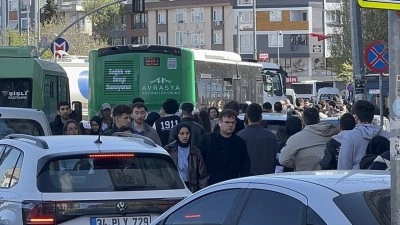 İstanbul'da metro hattındaki &ccedil;alışma yoğunluğa neden oldu