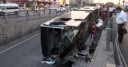 İstanbul’da metrobüs devrildi: 10 yaralı