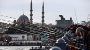 İstanbul'da olta balıkçılığı yapanlara mesafe ve sigara denetimi