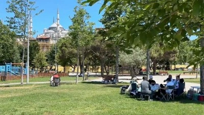 İstanbul'da sıcak havadan bunalanlar sahillere akın etti