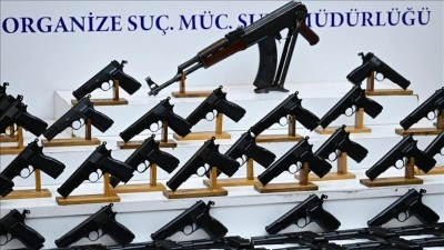 İstanbul'da su&ccedil; &ouml;rg&uuml;tlerine y&ouml;nelik operasyonlarda yakalanan 128 zanlı tutuklandı