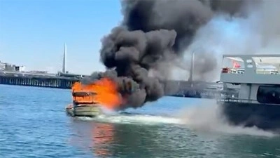 İstanbul'da teknede &ccedil;ıkan yangın s&ouml;nd&uuml;r&uuml;ld&uuml;