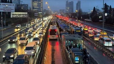 İstanbul'da trafik yoğunluğu y&uuml;zde 80'e kadar &ccedil;ıktı