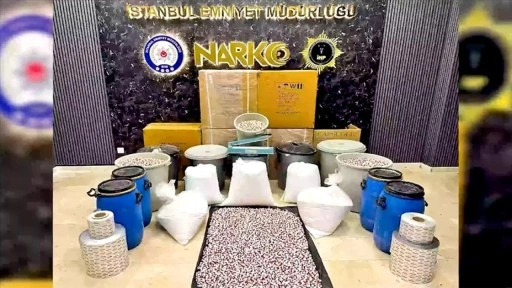 İstanbul'da uyuşturucu imalatçılarına yönelik operasyonda 2,5 milyondan fazla hap ele geçirildi