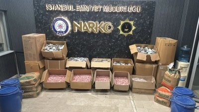 İstanbul'da yaklaşık 1 milyon uyuşturucu hapın ele ge&ccedil;irildiği operasyonda 6 zanlı yakalandı