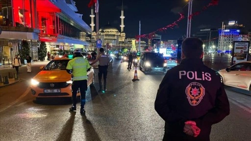 İstanbul'da yapılan polis uygulamasında 1192 kişi gözaltına alındı