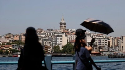 İstanbul'da yarın nemle birlikte hissedilen sıcaklığın 40 dereceyi bulması bekleniyor