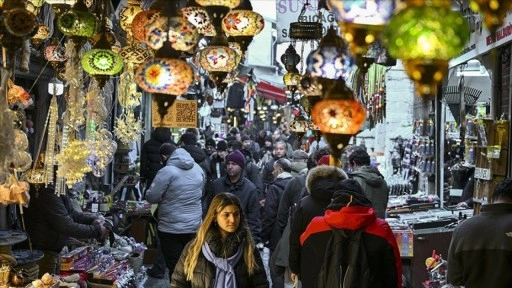 İstanbul'da yılbaşı &ouml;ncesi alışveriş hareketliliği yaşanıyor