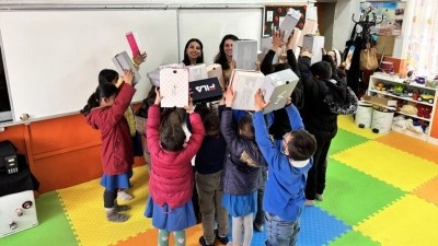 İstanbul'daki b&uuml;y&uuml;klerden Kars'taki &ccedil;ocuklara mesafe tanımayan 23 Nisan s&uuml;rprizi