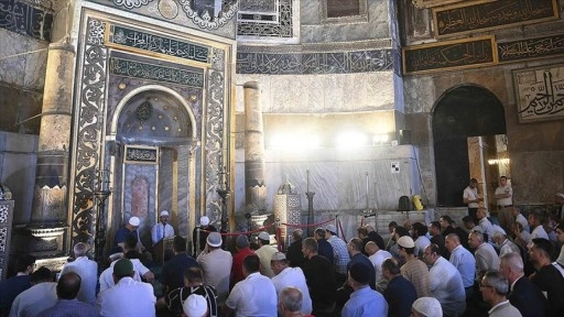 İstanbul'daki camilerde 15 Temmuz şehitleri için mevlit okutuldu
