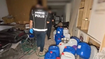 İstanbul'daki operasyonda 11,5 ton uyuşturucu &uuml;retilebilecek ham madde ele ge&ccedil;irildi