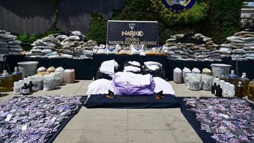 İstanbul'daki operasyonlarda 1 ton 52 kilo 380 gram uyuşturucu ele geçirildi