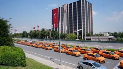 İstanbul'daki taksicilerden 15 Temmuz konvoyu