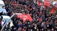 İstanbul'daki terör saldırısına meydanlardan tepki