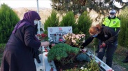 İstanbul'daki terör saldırısında şehit olan polis memuru Mustafa Öztürk mezarı başında anıldı