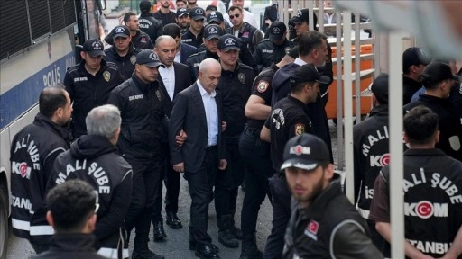 İstanbul'daki yolsuzluk soruşturmalarında gözaltına alınan 38 kişi adliyede