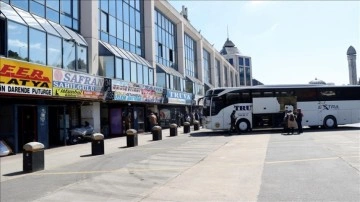 İstanbul Havalimanı'nda yoğunluk, otogarda ise sakinlik görülüyor