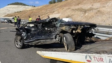 İstanbul-İzmir Otoyolu'ndaki zincirleme kazada 2 kişi öldü, 7 kişi yaralandı