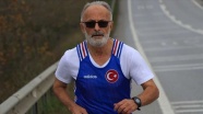 İstanbul Maratonu&#039;nda Kovid-19 engeline takılan Hasan amca kendi rotasını koştu