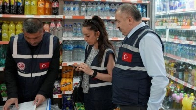 İstanbul Ticaret İl M&uuml;d&uuml;rl&uuml;ğ&uuml; ekipleri ambalajlı su fiyatlarına y&ouml;nelik denetim yaptı