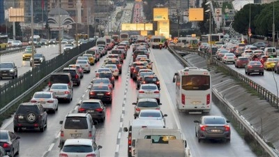 İstanbul'un Anadolu Yakası'nda trafik yoğunluğu y&uuml;zde 90'a ulaştı
