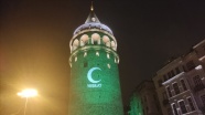 İstanbul&#039;un simgeleri Yeşilay Haftası dolayısıyla yeşile büründü