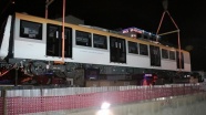 İstanbul&#039;un yeni metro vagonları raylara indirildi