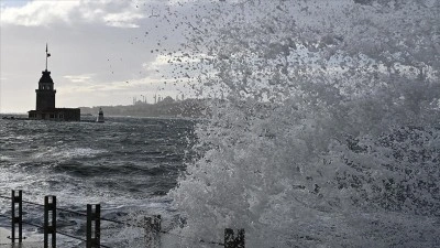 İstanbul Valiliğinden kuvvetli r&uuml;zgar ve fırtına uyarısı