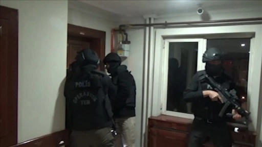 İstanbul ve Adana'da terör örgütü DEAŞ'a yönelik operasyonlarda 26 zanlı yakalandı