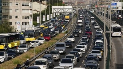 İstanbul ve Ankara'da bayram tatilinin ardından ilk iş g&uuml;n&uuml;nde trafik yoğunluğu