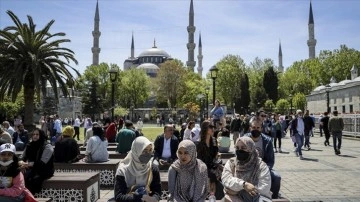 İstanbul'a nisanda gelen turist sayısı 2021'in aynı ayına göre yüzde 133 arttı