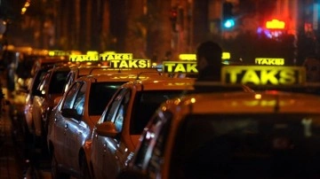 İstanbul'da 1755 adet 8+1 taksiden 1038'inin normal taksiye dönüştürülmesi kararlaştırıldı