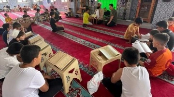 İstanbul'da açılan yaz Kur'an kurslarına yoğun ilgi