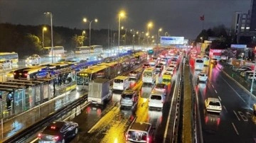 İstanbul'da akşam trafik yoğunluğu yüzde 87'ye çıktı