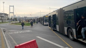 İstanbul'da arızalanan metrobüs, seferlerde aksamaya neden oldu