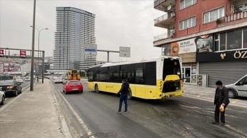 İstanbul'da İETT aracının karıştığı trafik kazası ulaşımı aksattı