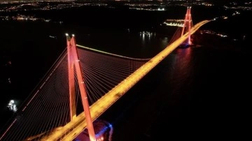 İstanbul'da iki köprü 'radyasyon onkolojisi farkındalığı' için turuncuya büründü