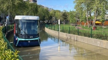 İstanbul'da isale hattına verilen zarar, tramvay seferlerini aksattı