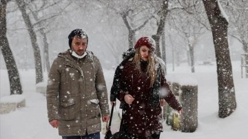 İstanbul'da kar yağışı sabah saatlerinde etkisini artırdı