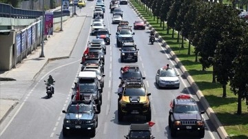 İstanbul'da klasik otomobillerle 30 Ağustos Zafer Bayramı konvoyu